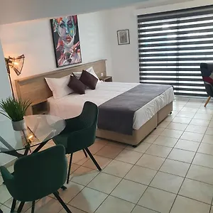 https://larnaca-bay-suites.larnacahotels.org