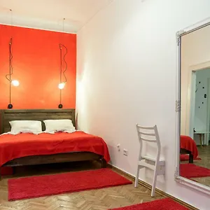 https://red-yellow-apartment.hotelslviv.net